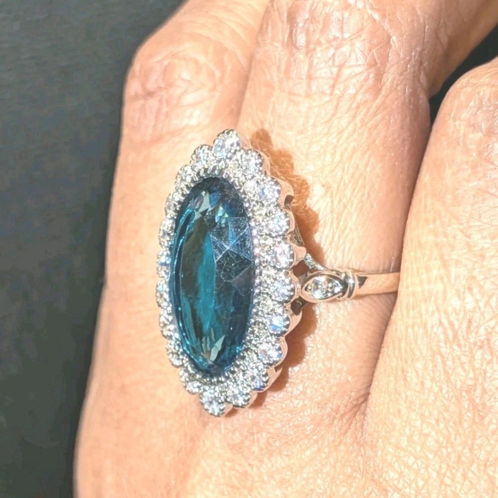 Luxury Intense Blue Sapphire 13.60Ct 925 Sterling Silver Simulated Diamond Ring